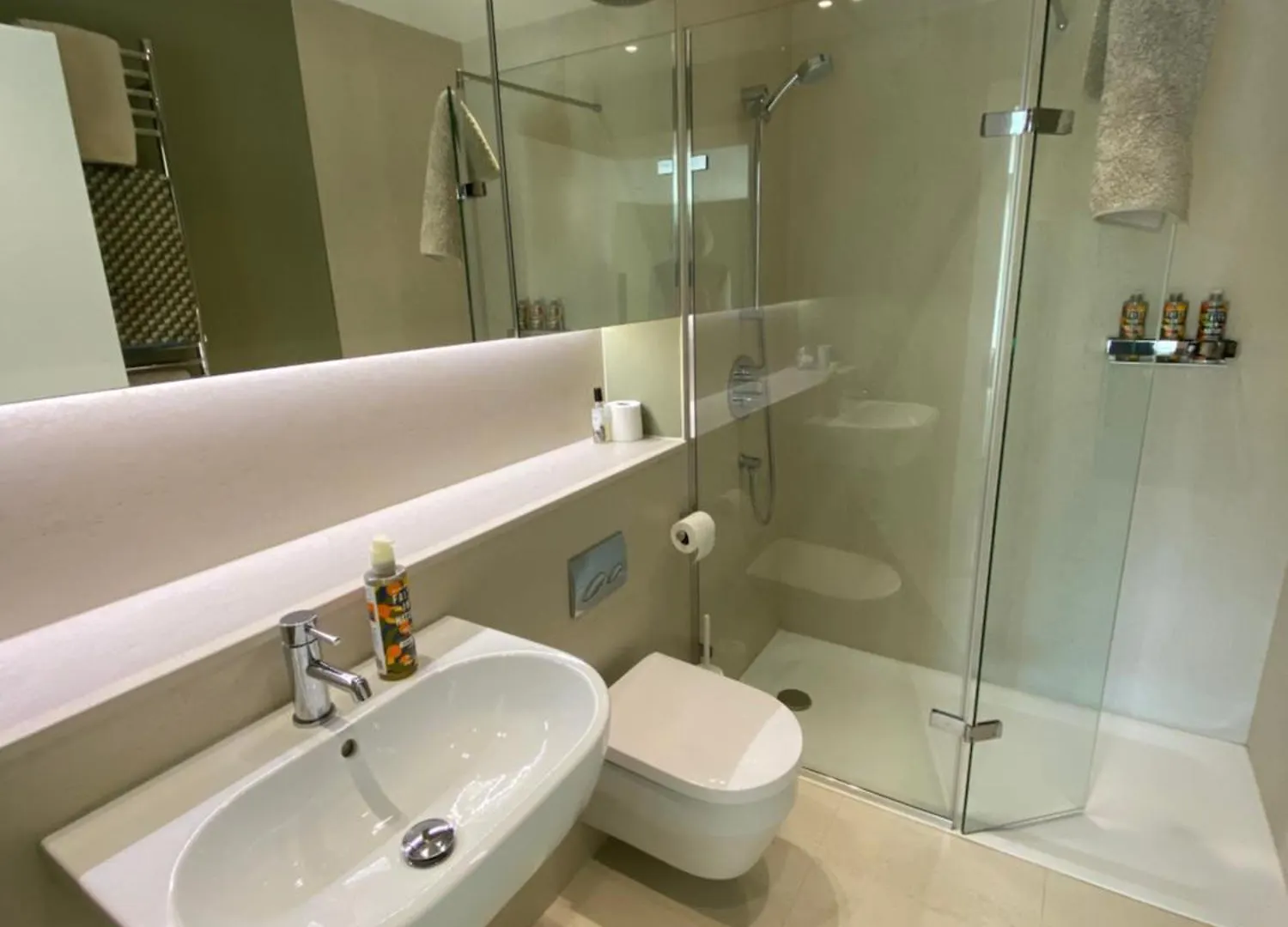 The Green Room - Room & En-Suite Only Cheltenham