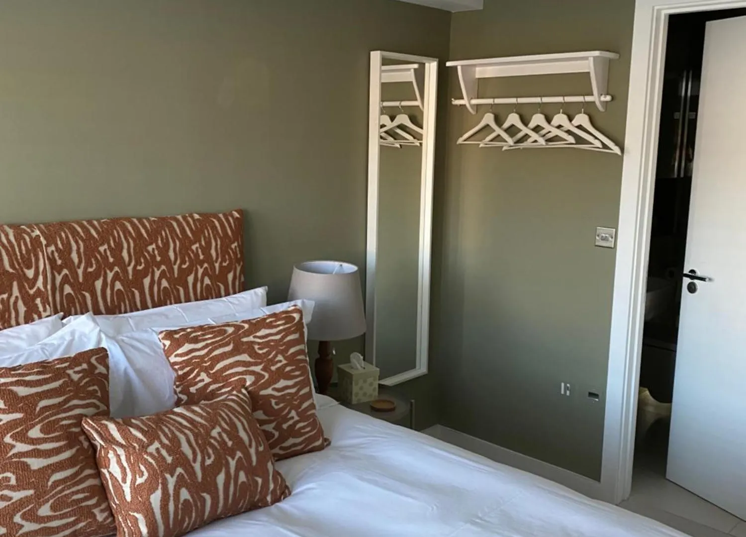 Homestay The Green Room - Room & En-Suite Only Cheltenham United Kingdom